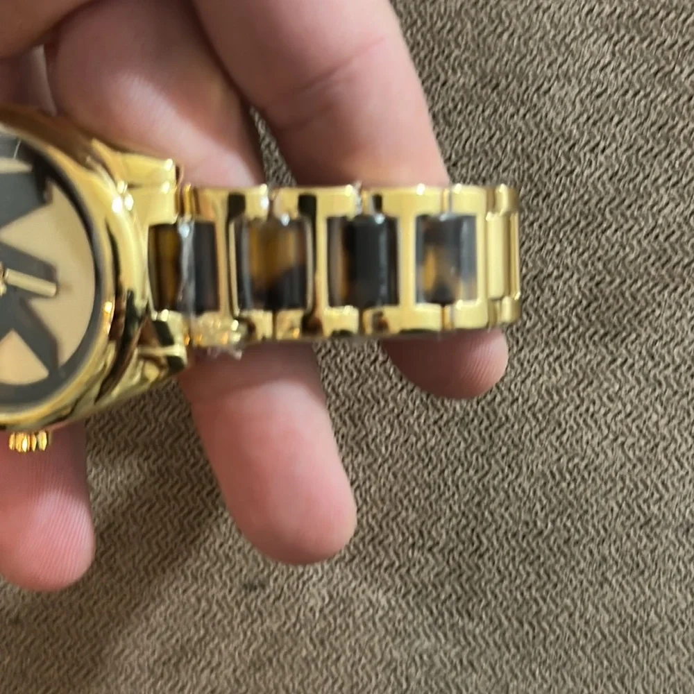 Michael Kors Women’s 42mm Quartz Watch - Picture 6 of 10